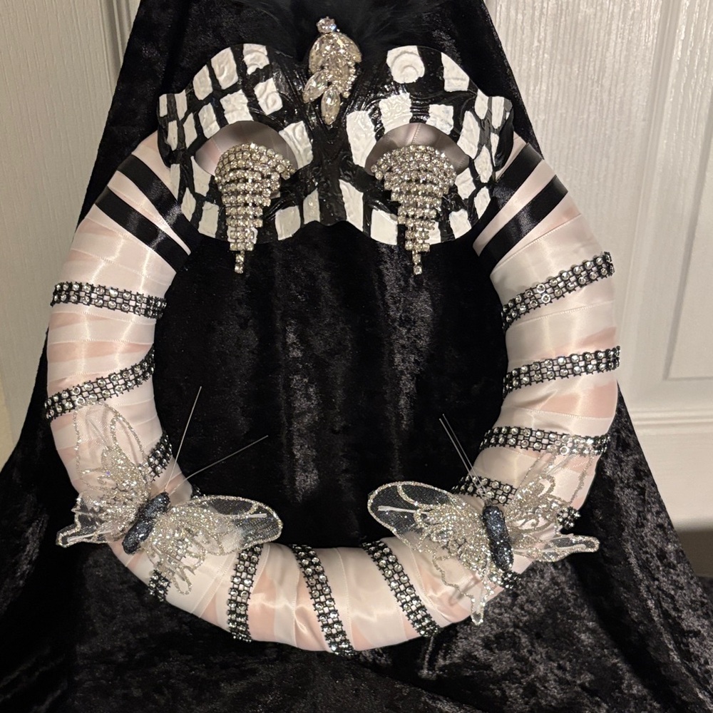 Elegant Black and White Decorative Wreath